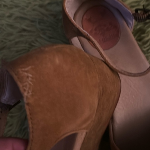 Anthropologie Gee WaWa tan shoes *flaw *CCO* - Picture 4 of 5